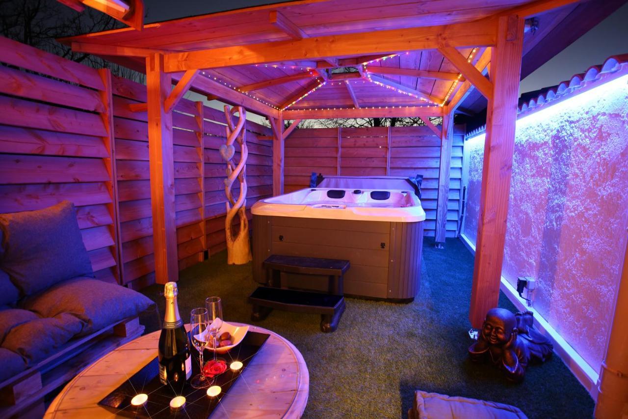 Velaux Lovina Chambre De Charme Avec Jaccuzi מראה חיצוני תמונה